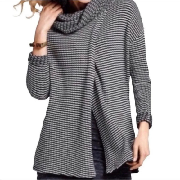 Cabi Fergie Overlapping Turtleneck Sweater Size Small Black White - Picture 1 of 11